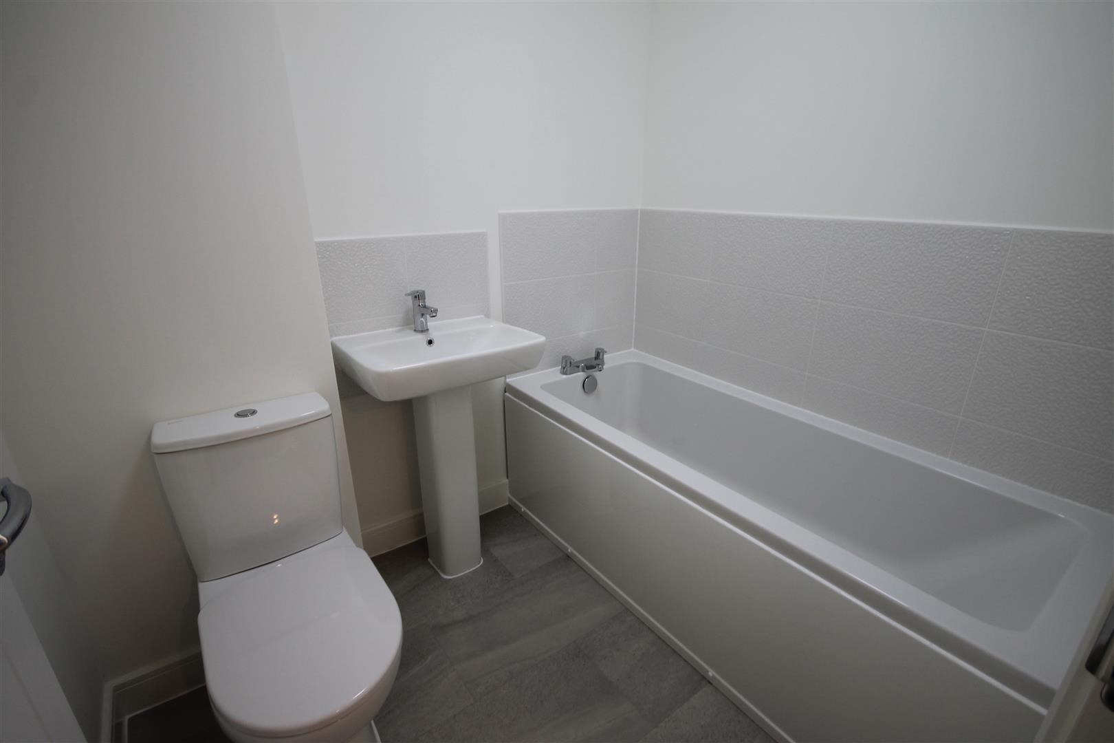 3 Bedroom House To Rent image 14